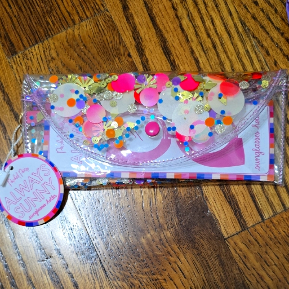 NWT Packed Party Always Sunny Sunglasses Holder